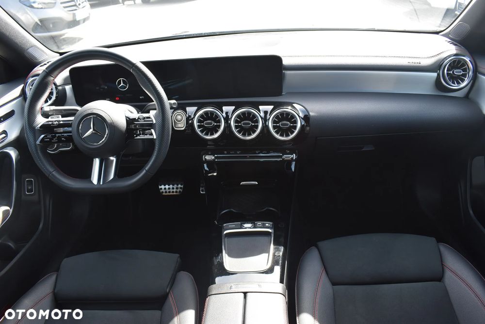 Mercedes-Benz CLA 200 7G-DCT - 18