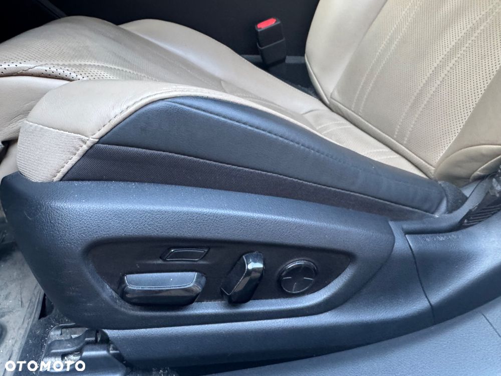 Lexus ES 300h Prestige - 17