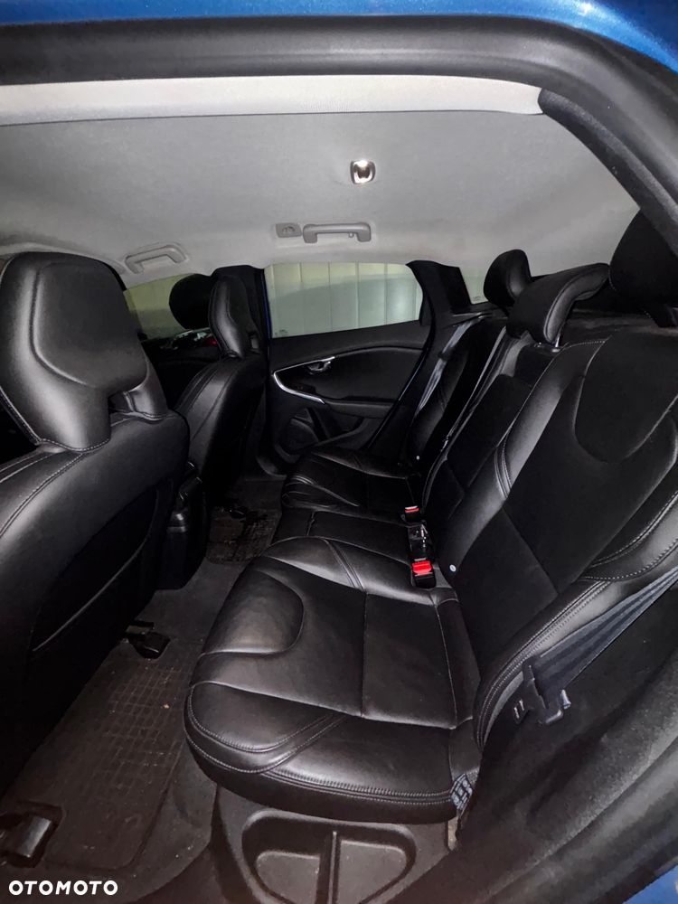 Volvo V40 D4 Drive-E Momentum - 9