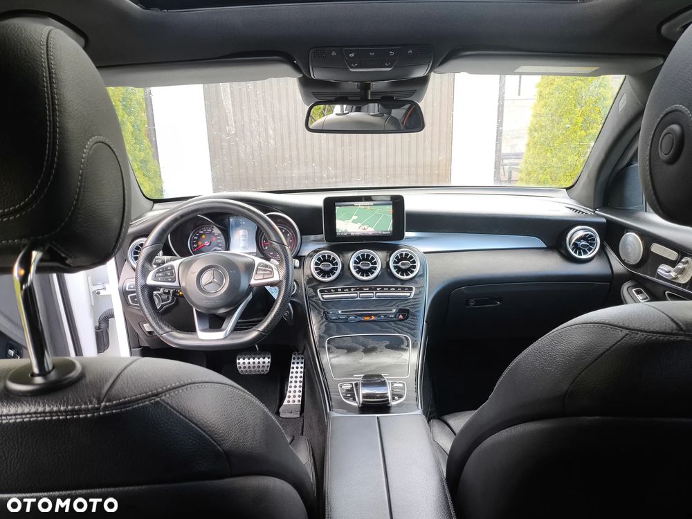 Mercedes-Benz GLC 300 4Matic 9G-TRONIC AMG Line - 25