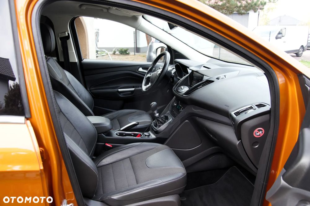 Ford Kuga 2.0 TDCi 2x4 Titanium - 26