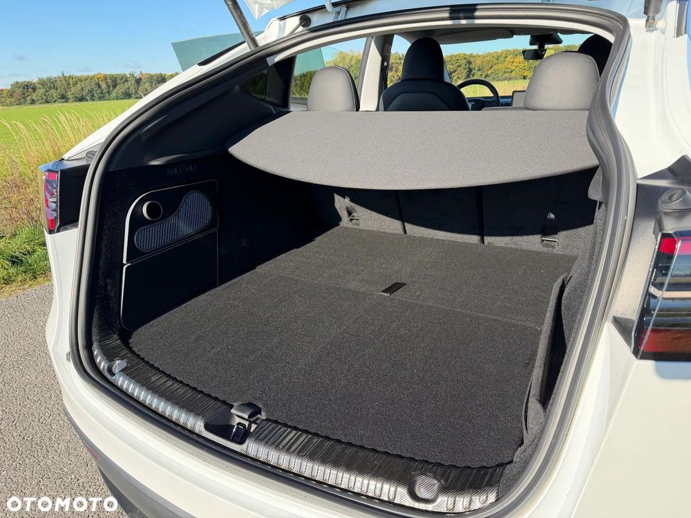 Tesla Model Y Long Range AWD - 12