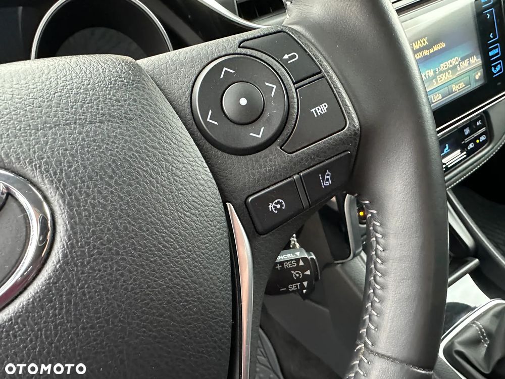 Toyota Auris 1.6 Prestige - 25