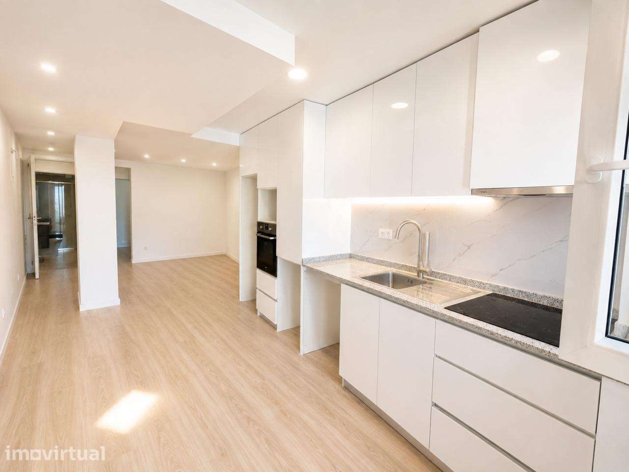 Imóvel Renovado com 3 Habitações Independentes - Grande imagem: 3/27