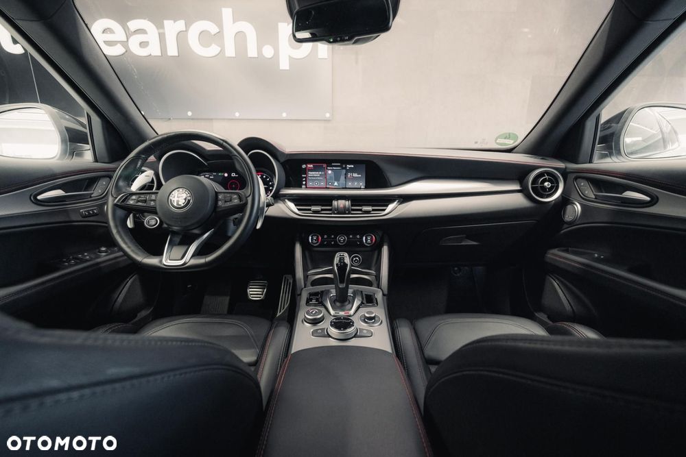 Alfa Romeo Stelvio 2.0 Turbo Tributo Italiano Q4 - 11
