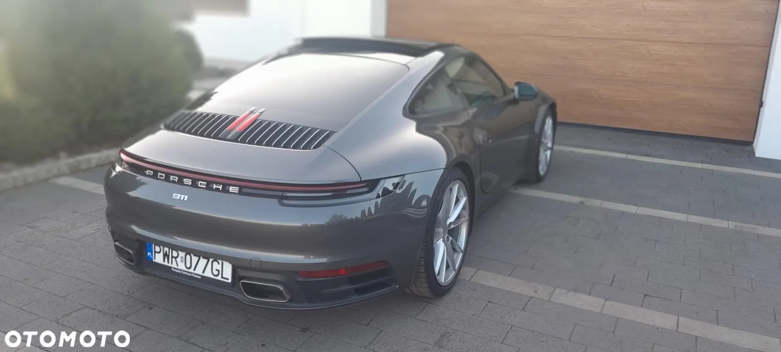 Porsche 911 Carrera 4 - 10