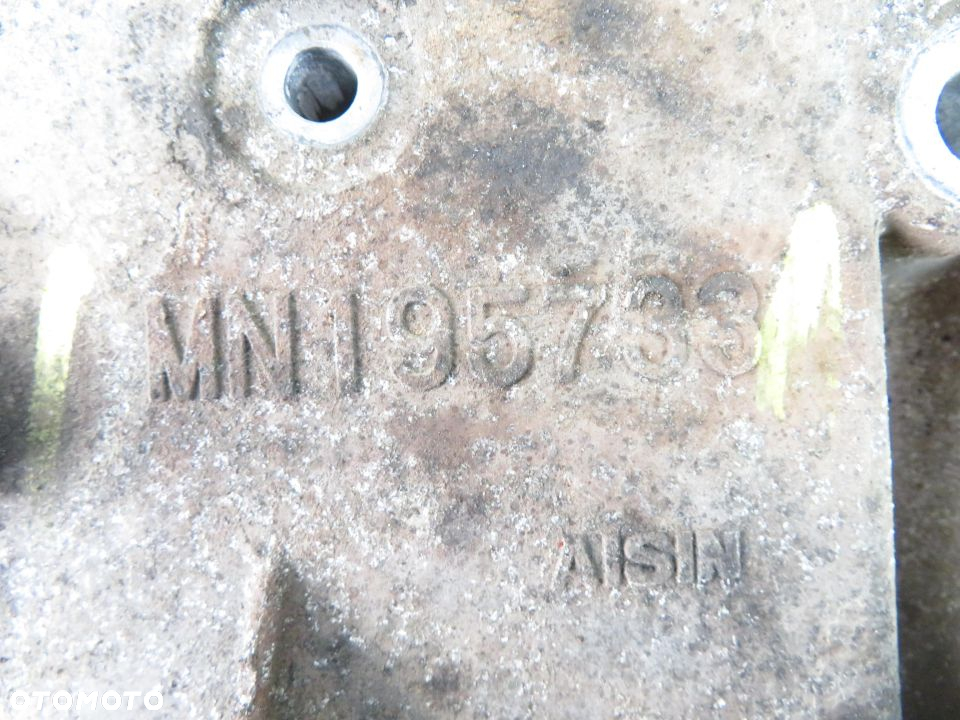 POMPA OLEJU MITSUBISHI COLT VI Z30 1.3  MN195733 - 2