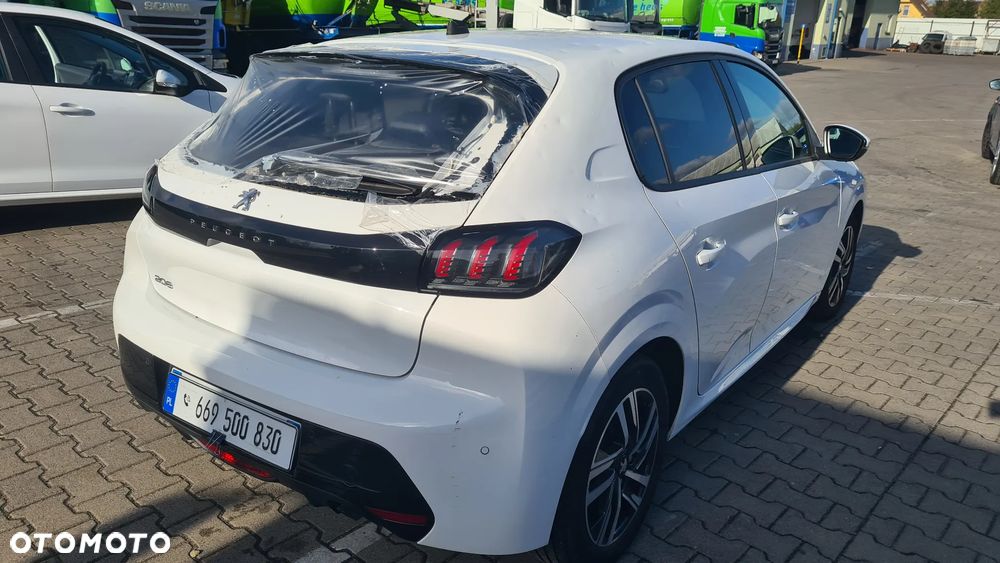 Peugeot 208 - 4