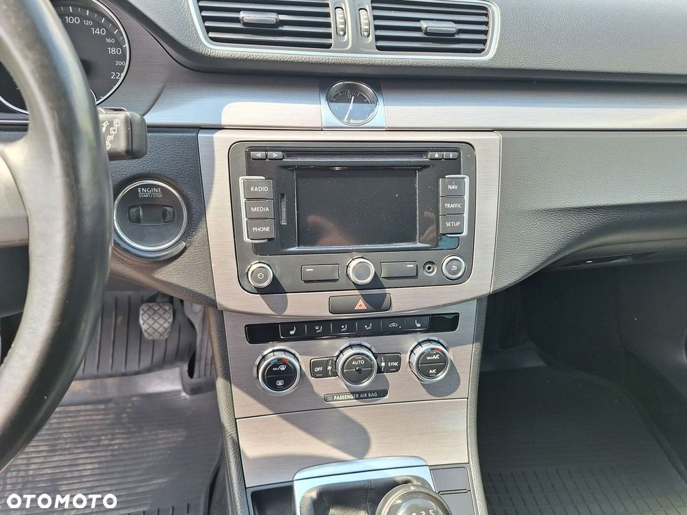 Volkswagen Passat - 22