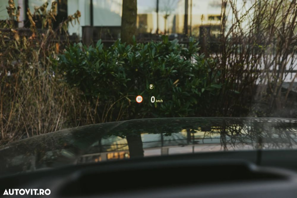 Land Rover Discovery 3.0 L TD6 HSE Luxury - 8