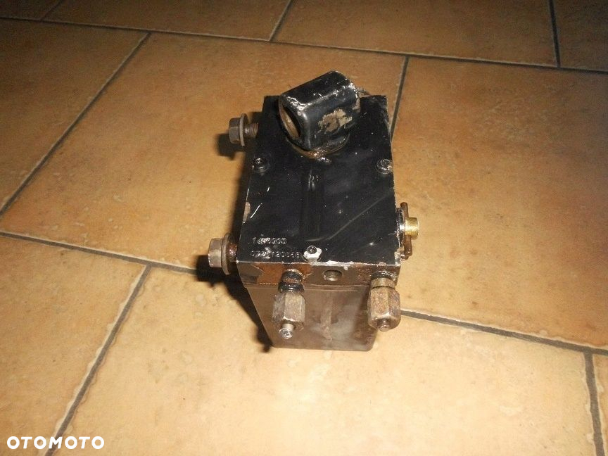 POMPKA DO PODNOSZENIA KABINY DAF XF 105 , 75 85 CF EURO 5 - 2