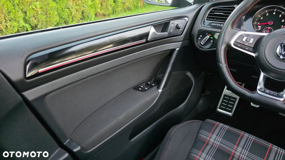 Volkswagen Golf 2.0 TSI BMT GTI - 38