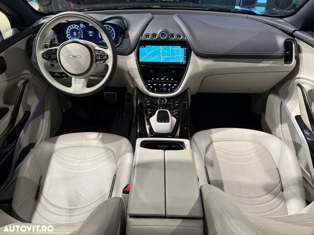 Aston Martin DBX - 33