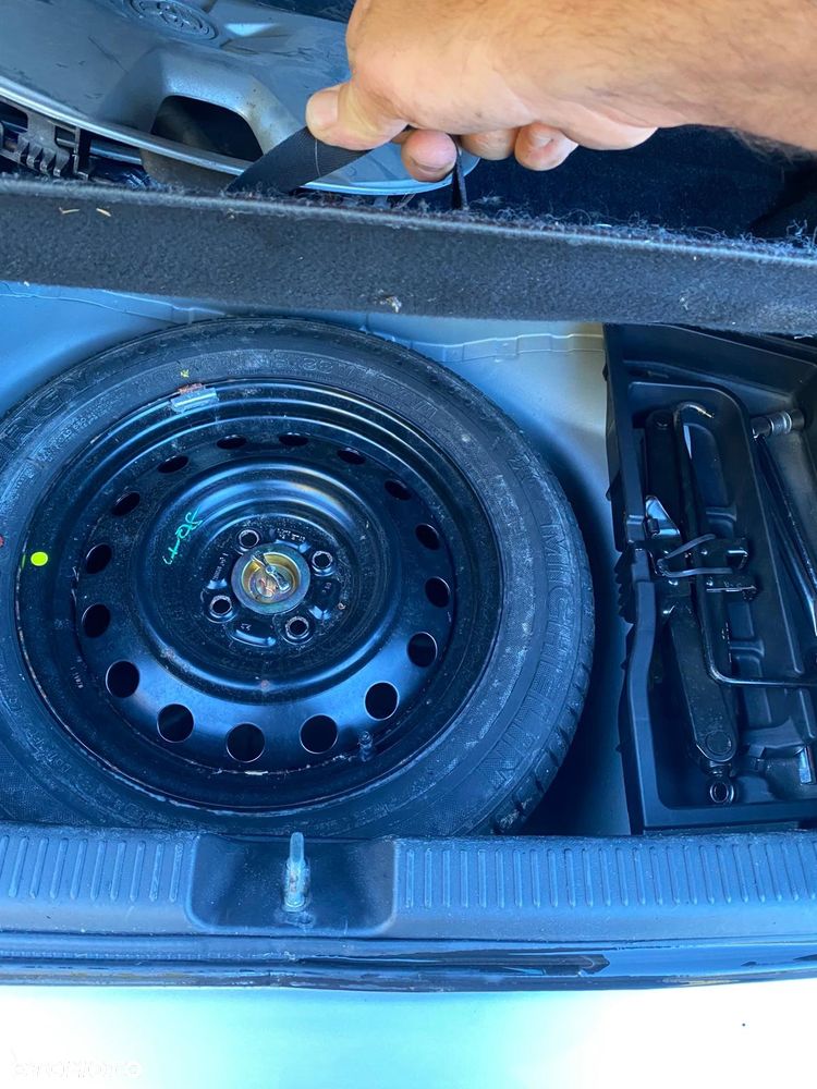 Toyota Corolla 1.6 VVT-i Dynamic - 6