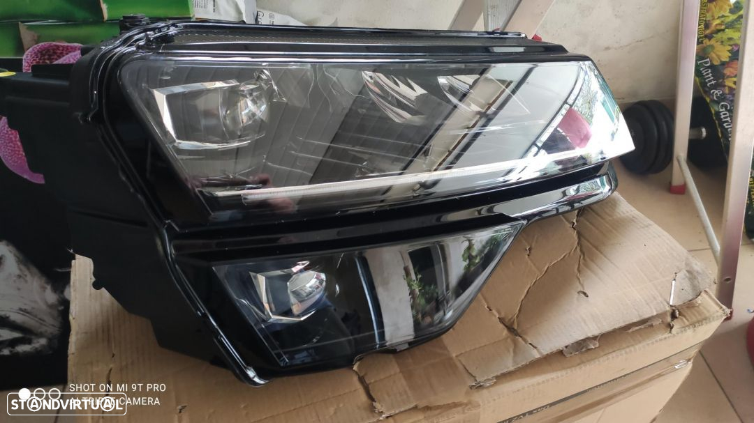 farol direito Skoda Karoq full Led - 2