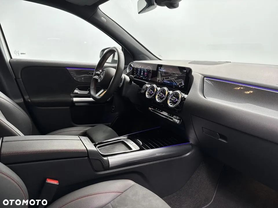 Mercedes-Benz GLA 200 AMG Line - 25