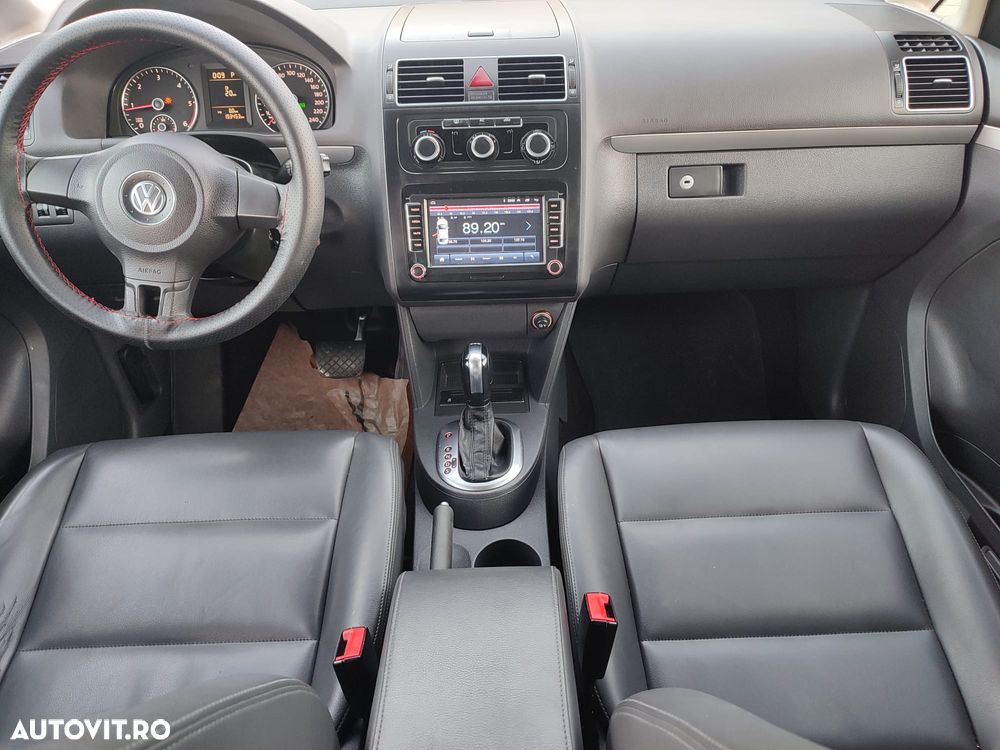 Volkswagen Touran - 12