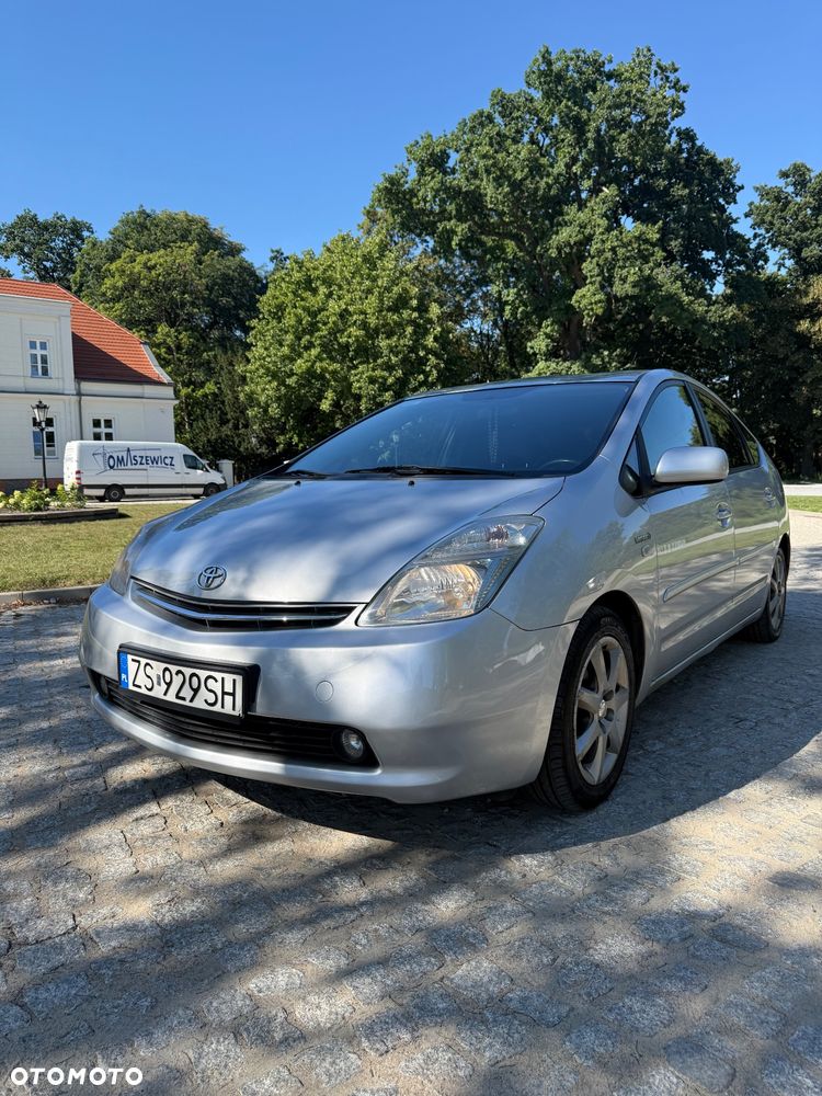 Toyota Prius 1.5 VVT-i Prestige - 1
