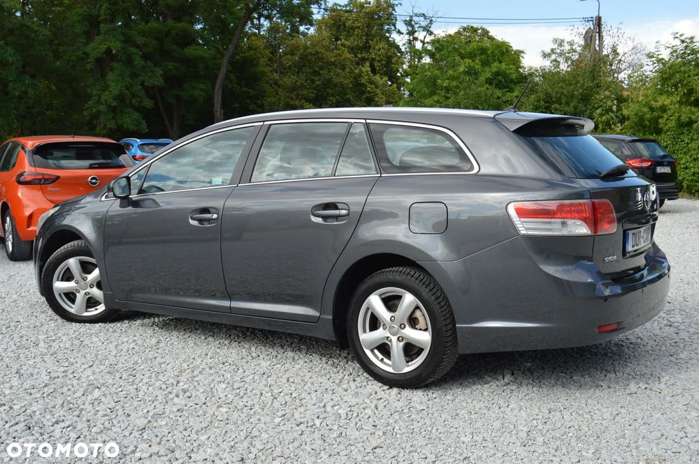 Toyota Avensis 2.0 D-4D Sol - 21