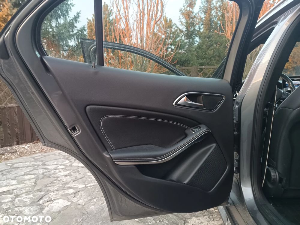 Mercedes-Benz GLA 220 d 7G-DCT UrbanStyle Edition - 22