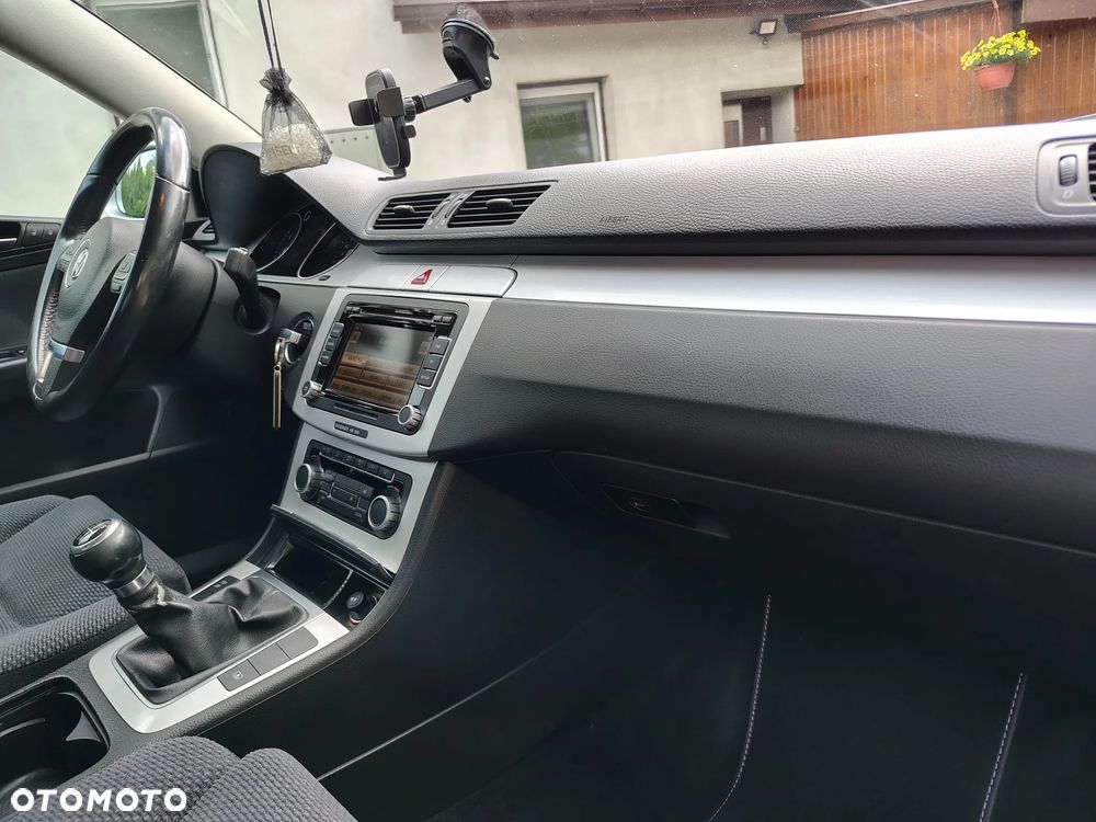 Volkswagen Passat 2.0 TDI DPF Comfortline - 24