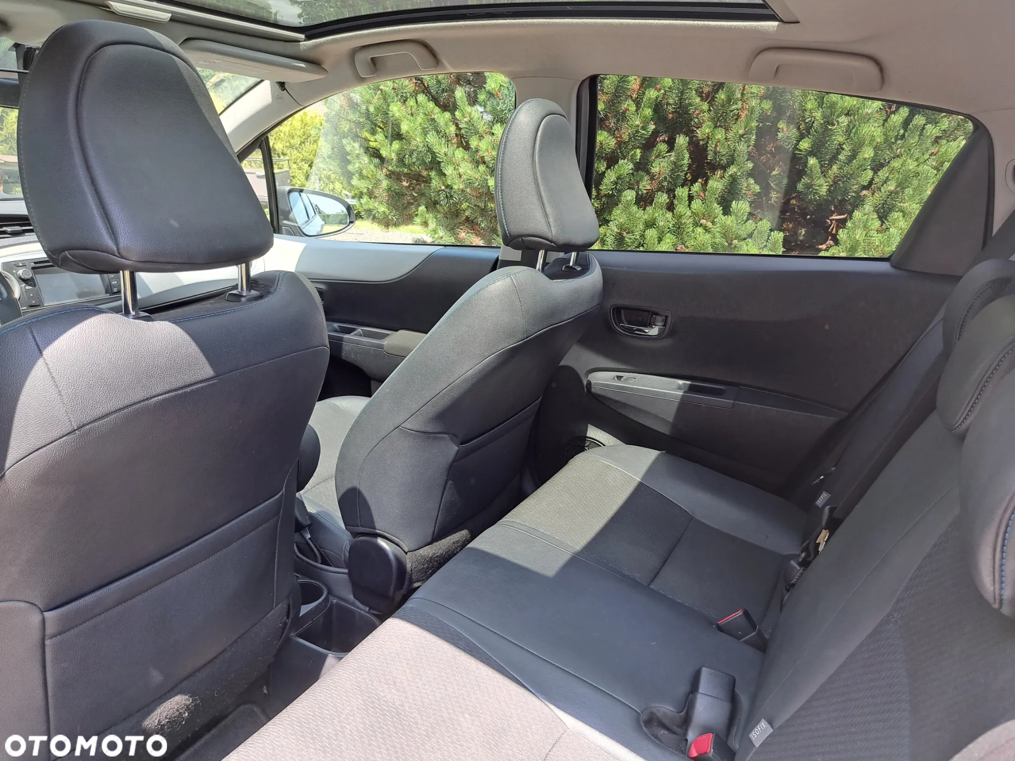 Toyota Yaris Hybrid 100 Sol - 6