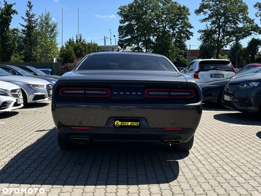 Dodge Challenger - 8