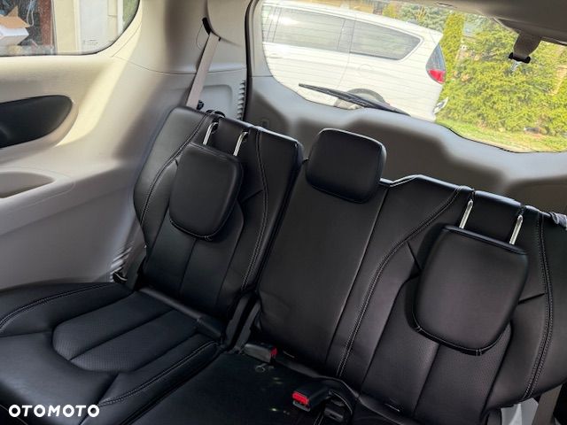 Chrysler Pacifica - 12