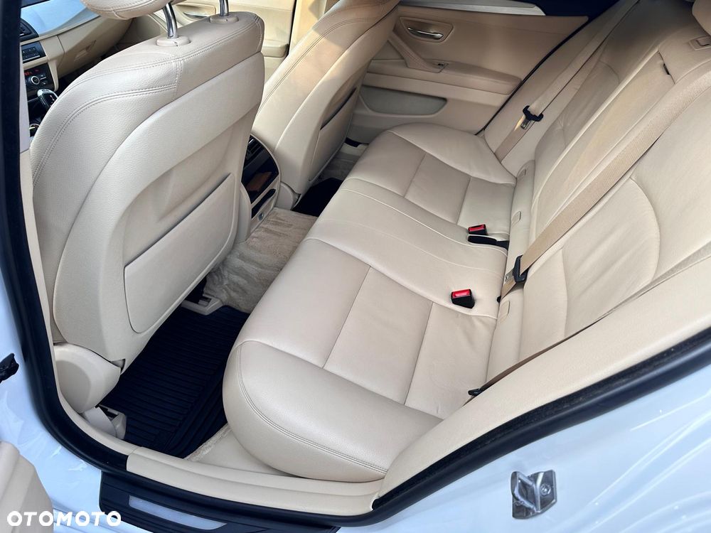 BMW Seria 5 520d xDrive - 11