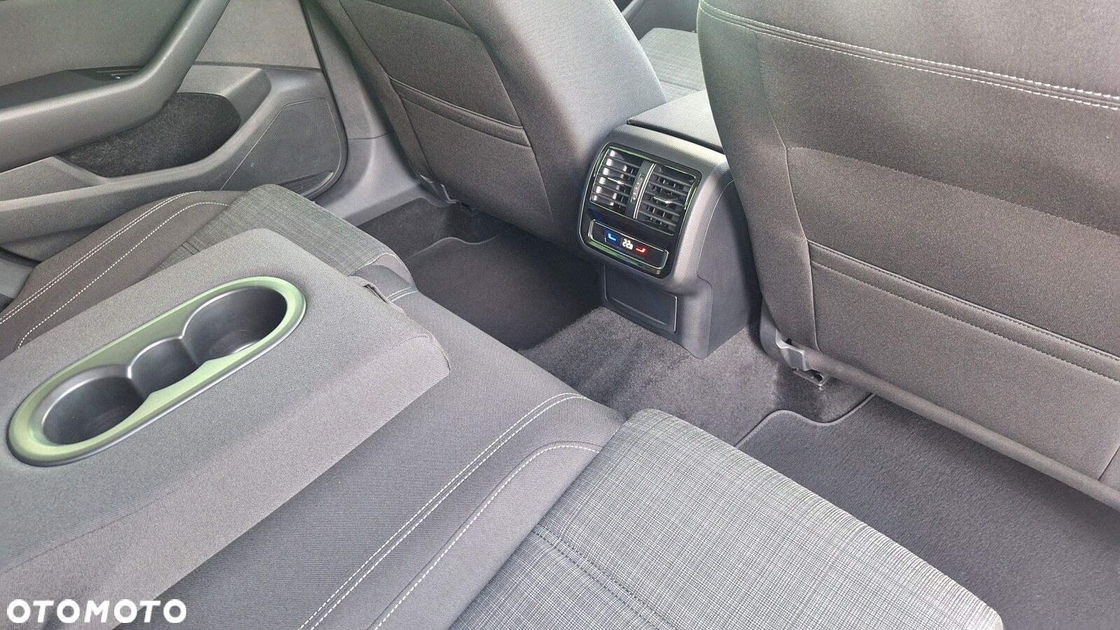 Volkswagen Passat - 17