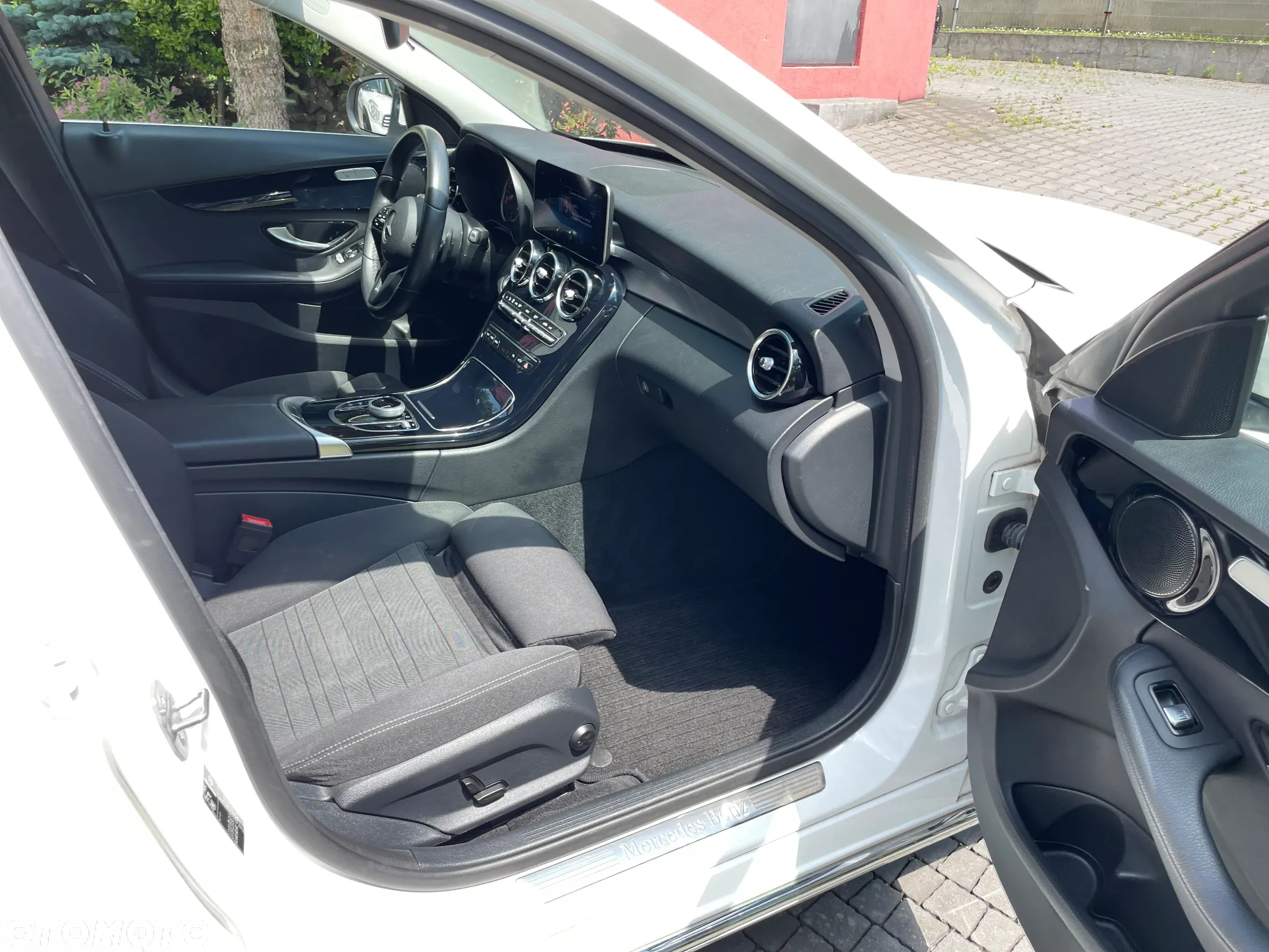Mercedes-Benz Klasa C 180 d T 9G-TRONIC Avantgarde - 16