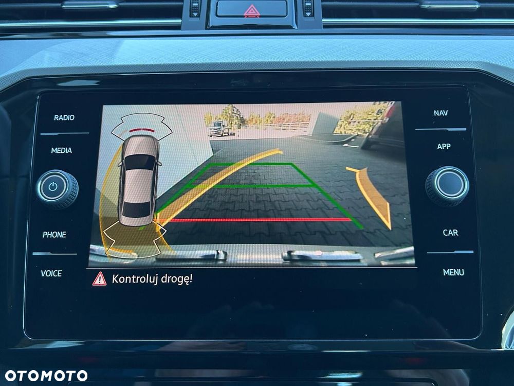 Volkswagen Passat 2.0 TDI Business DSG - 29