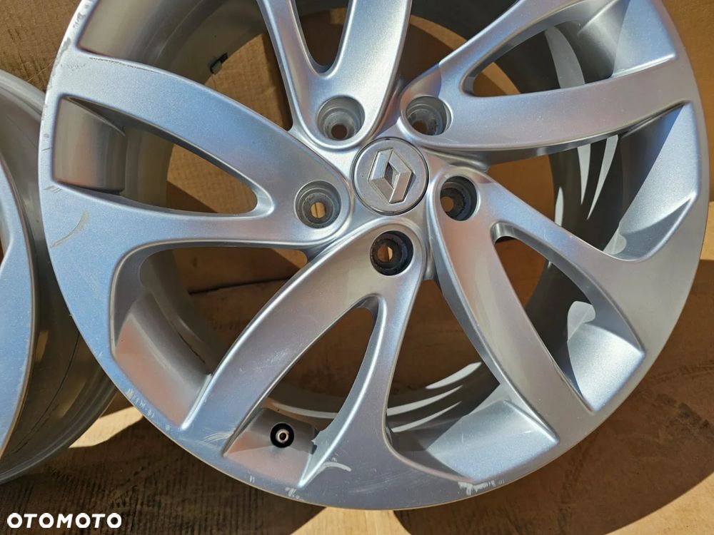 (F143) Renault OE / 7,5Jx18 ET52 5x114.3 / 403007842R - 7