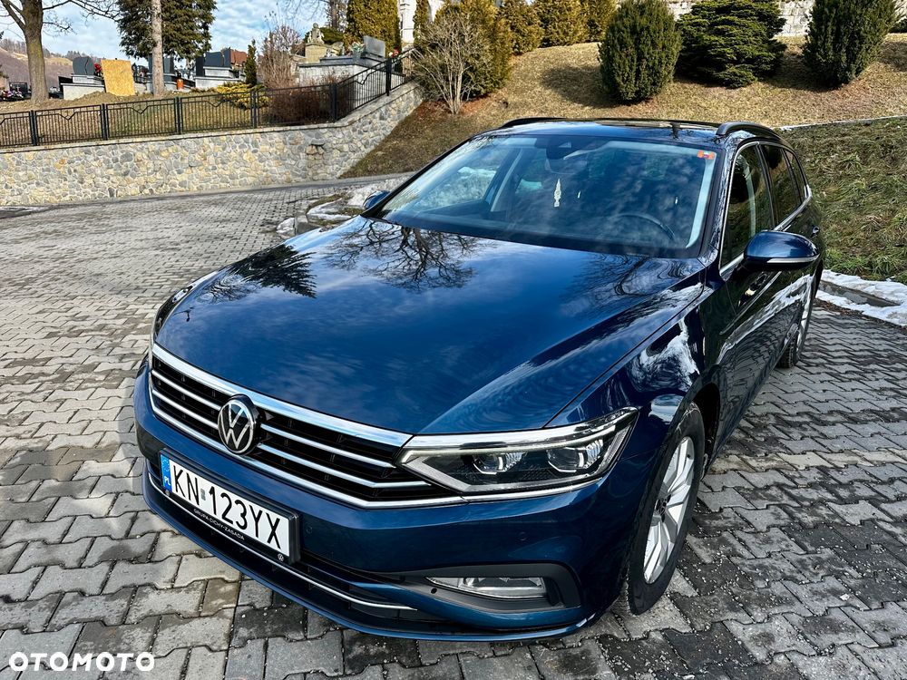 Volkswagen Passat - 1