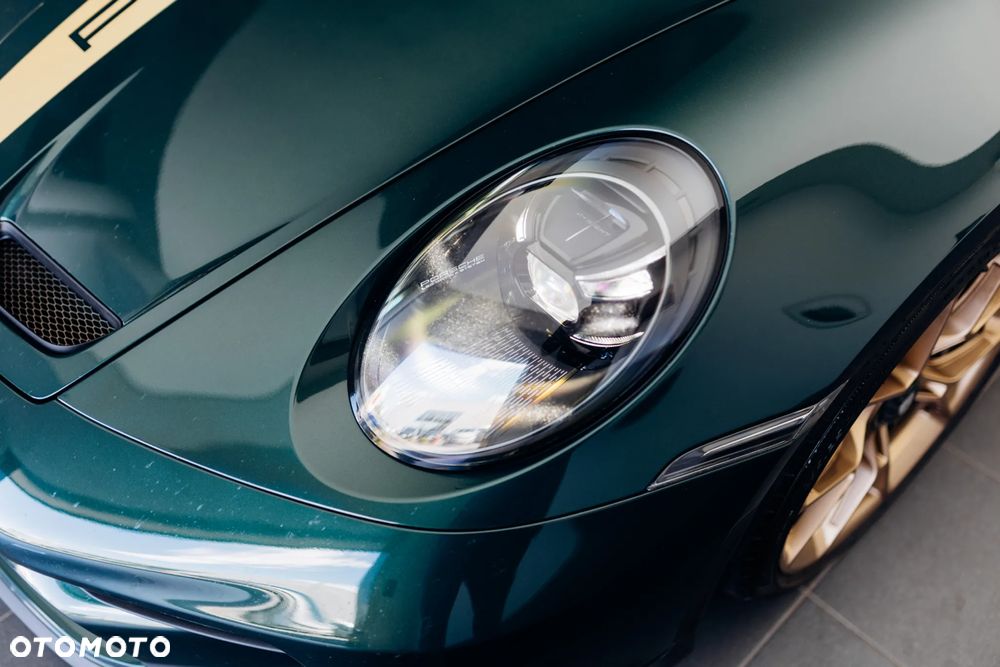 Porsche 911 GT3 Touring PDK - 32