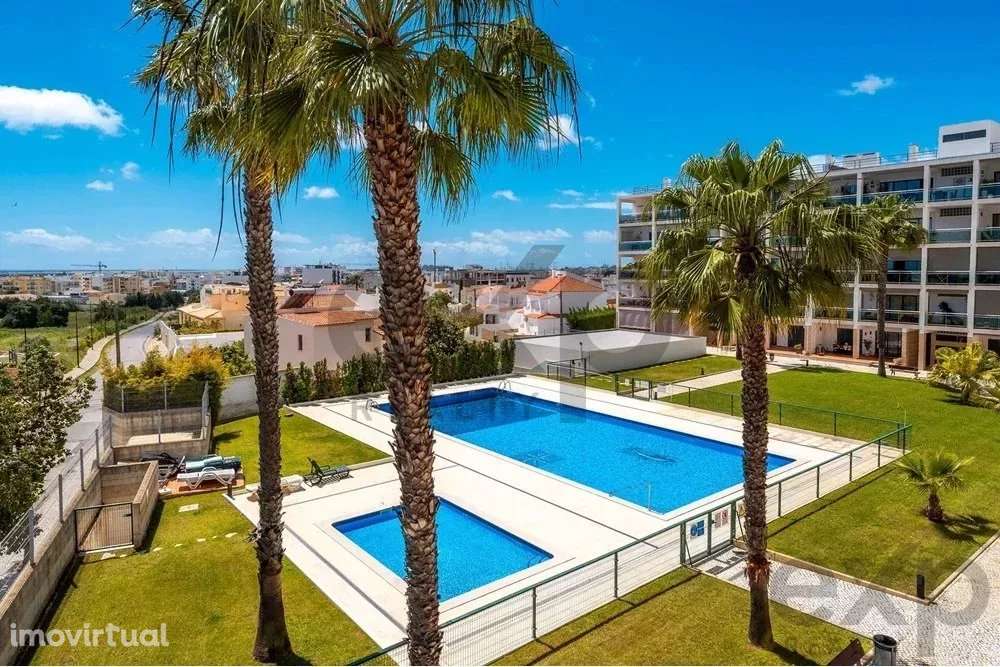 Espaçoso apartamento de 4 quartos em Olhão, localizado num condomínio - Grande imagem: 2/60