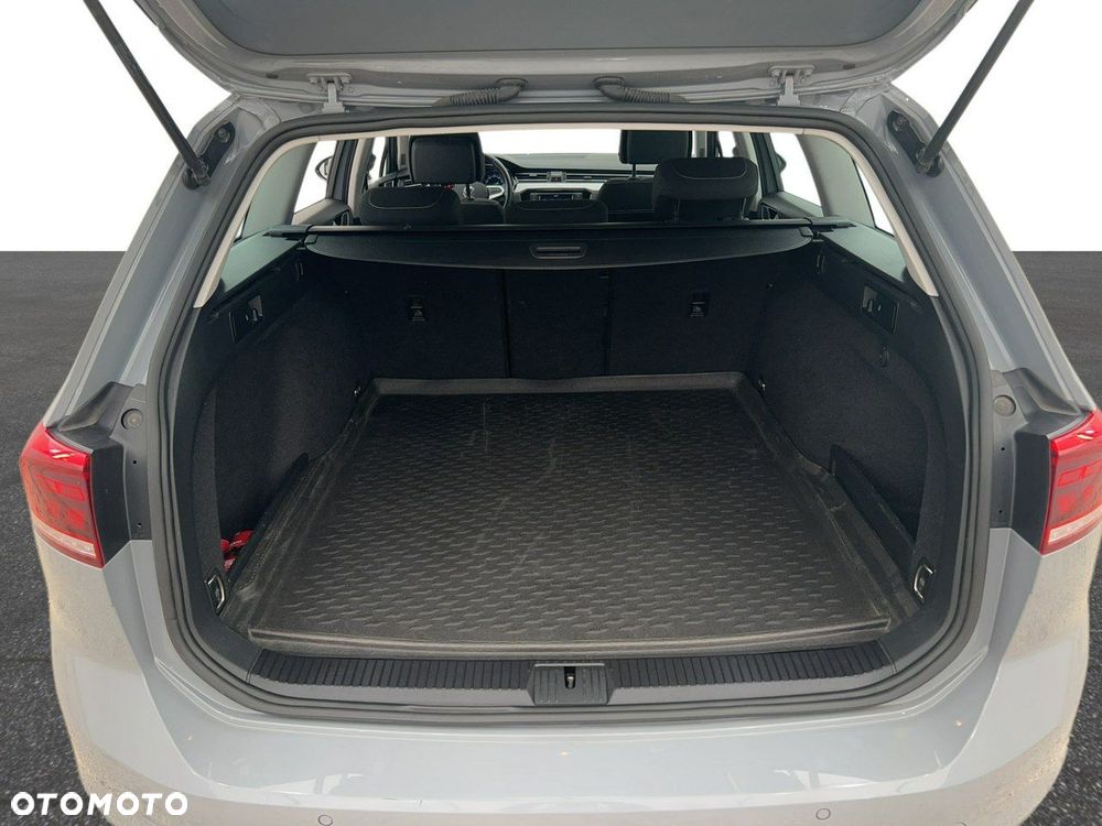Volkswagen Passat - 12
