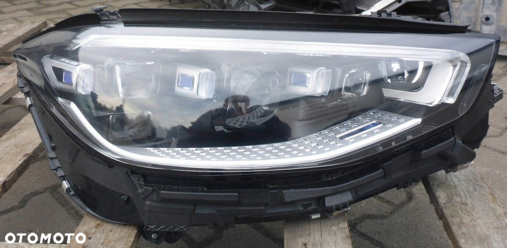 Mercedes C W223 Reflektor Prawy A2239063405 - 2