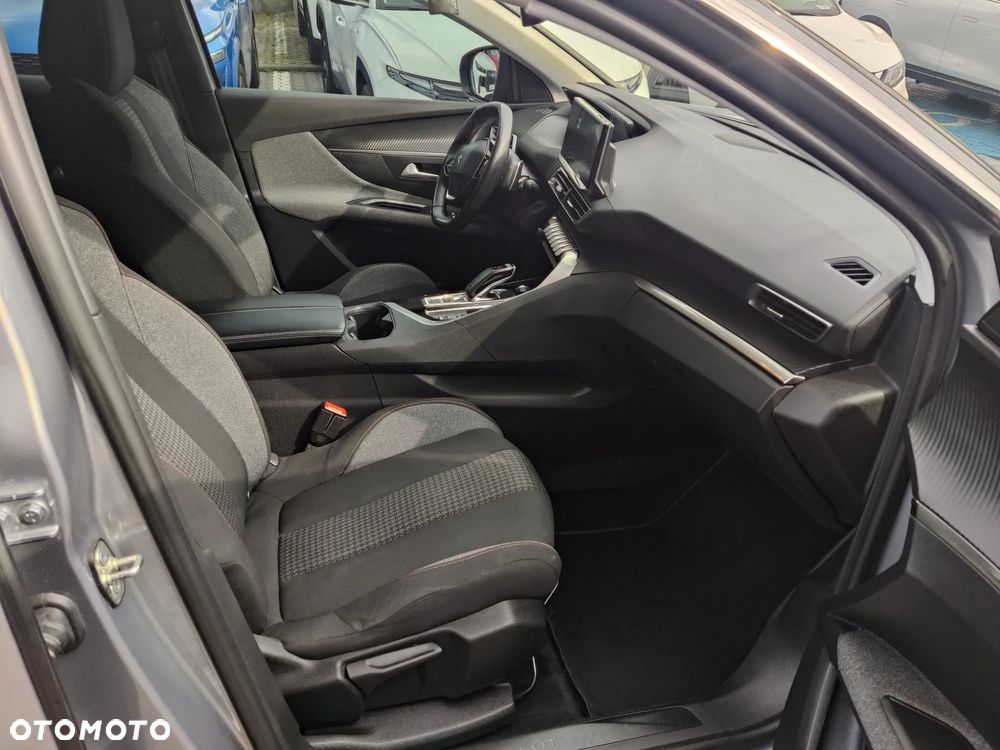Peugeot 3008 1.2 PureTech GPF Active S&S EAT8 - 17