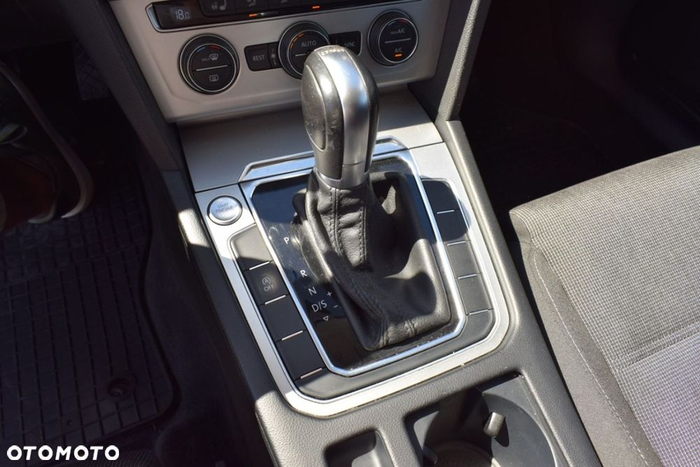Volkswagen Passat - 37