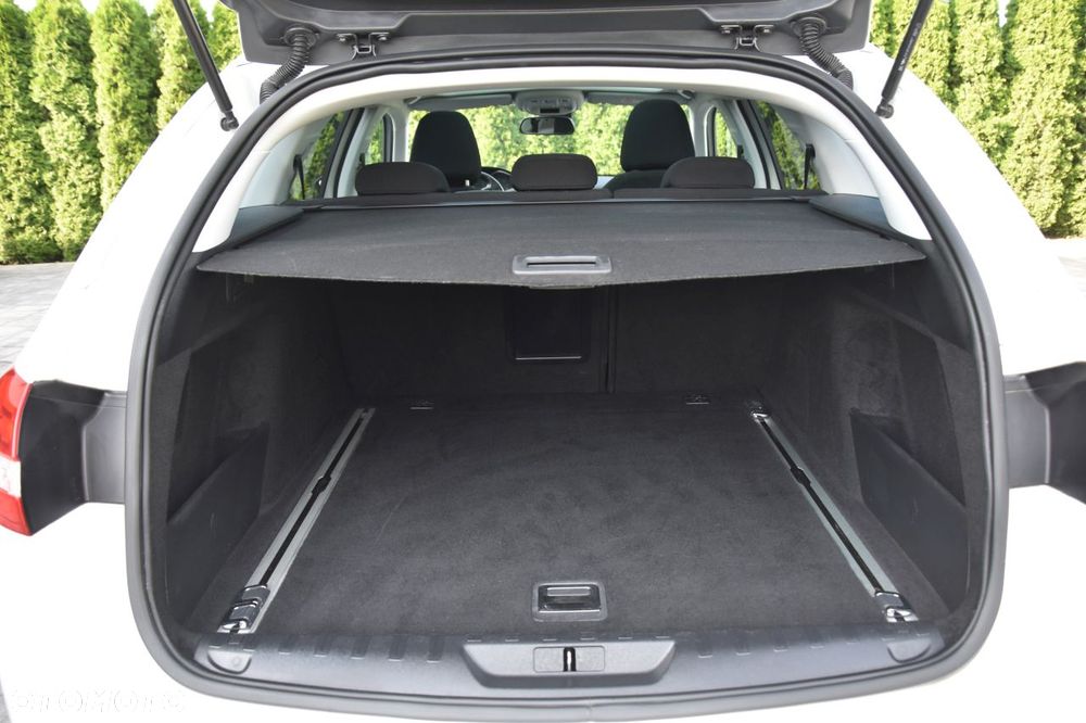 Peugeot 308 1.6 BlueHDi Allure S&S - 26