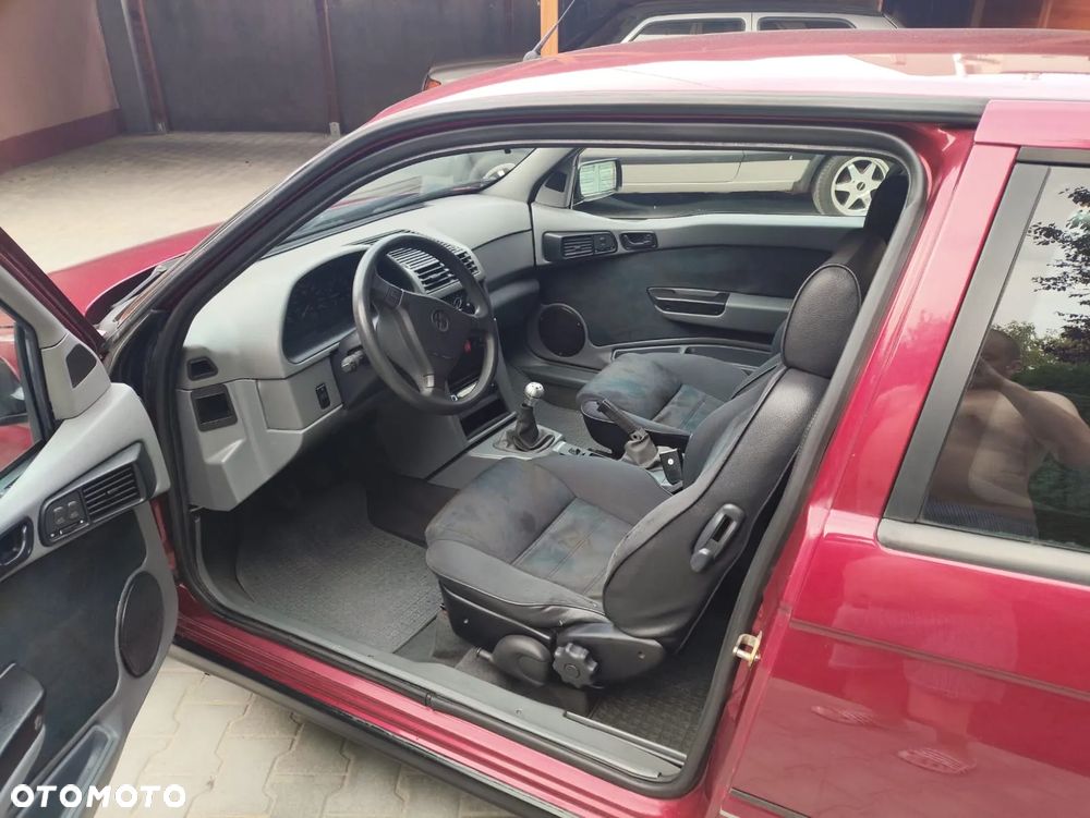 Alfa Romeo 145 1.6 L - 20