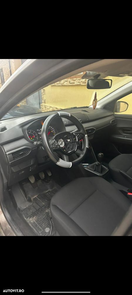 Dacia Logan TCe 90 Essential - 3