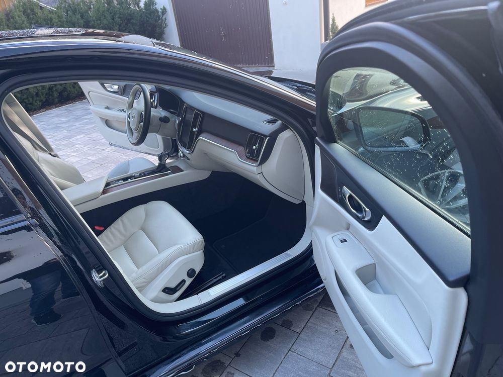 Volvo S60 T5 Momentum Pro - 12