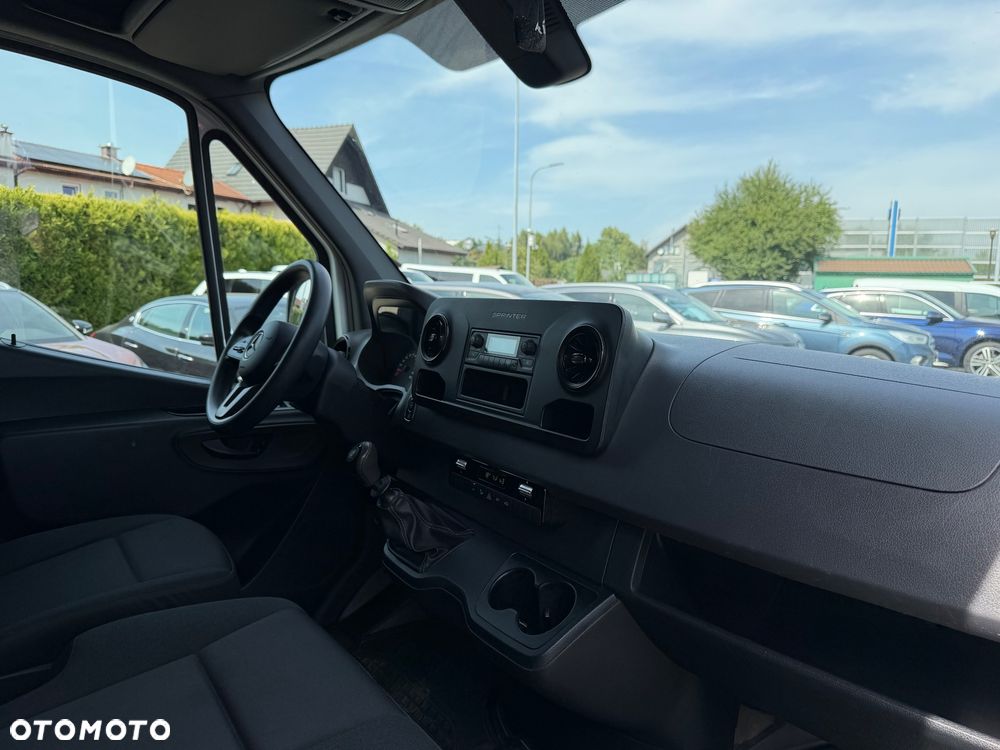 Mercedes-Benz Sprinter - 37