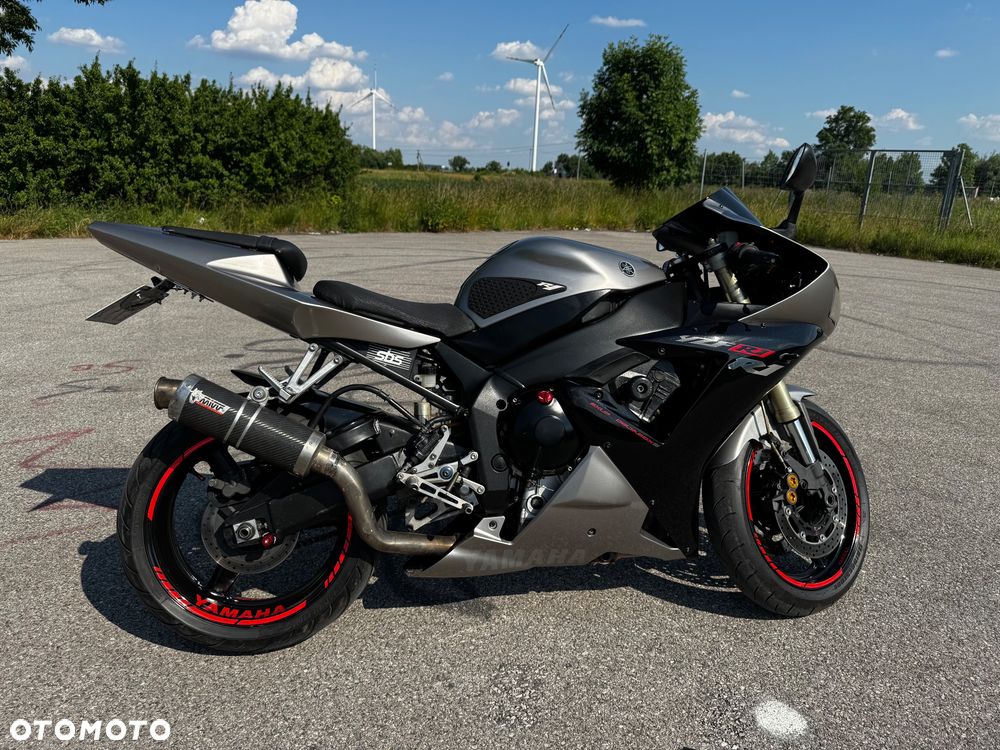 Yamaha R1 - 3
