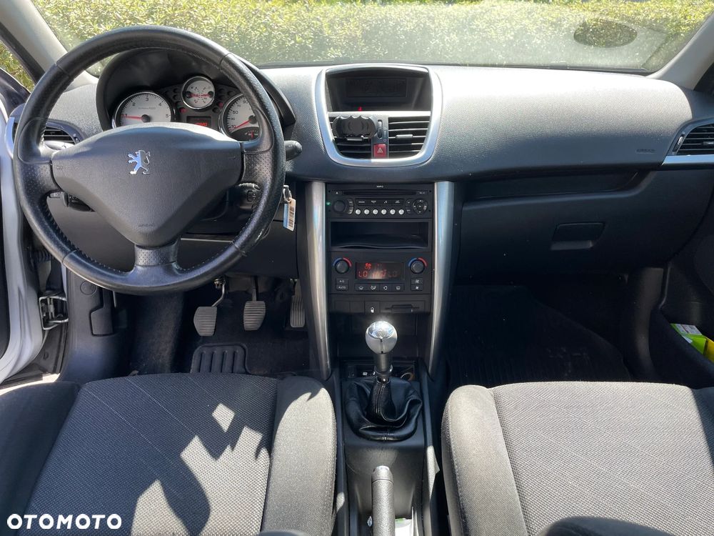 Peugeot 207 2008 photo 4