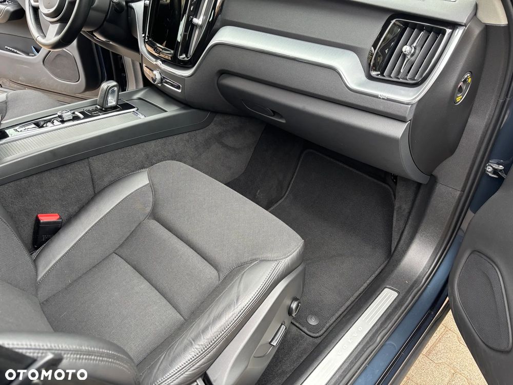 Volvo XC 60 B4 B Momentum Pro - 11