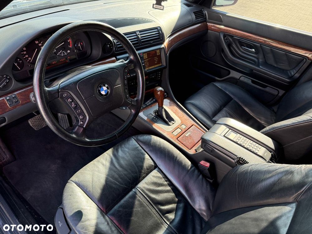 BMW Seria 7 - 26