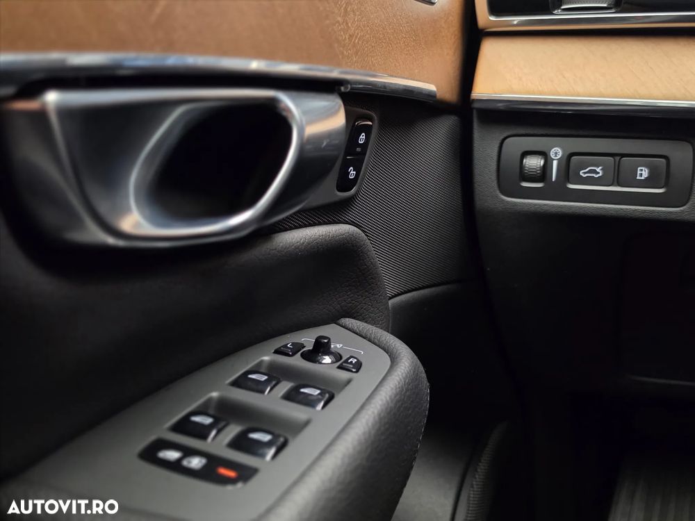 Volvo XC 90 T8 AWD Recharge Geartronic Inscription - 24